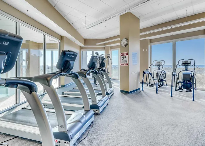 Beachfront W Balcony Easy Access & Pools Hot Tubs & Sauna