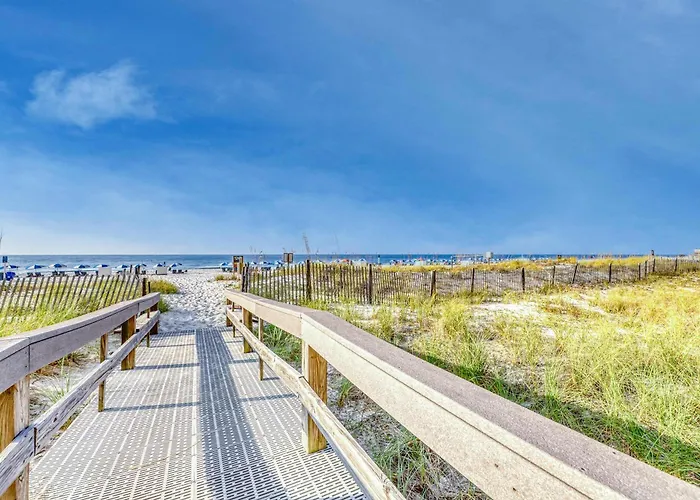 Beachfront W Balcony Easy Access & Pools Hot Tubs & Sauna Holiday home *